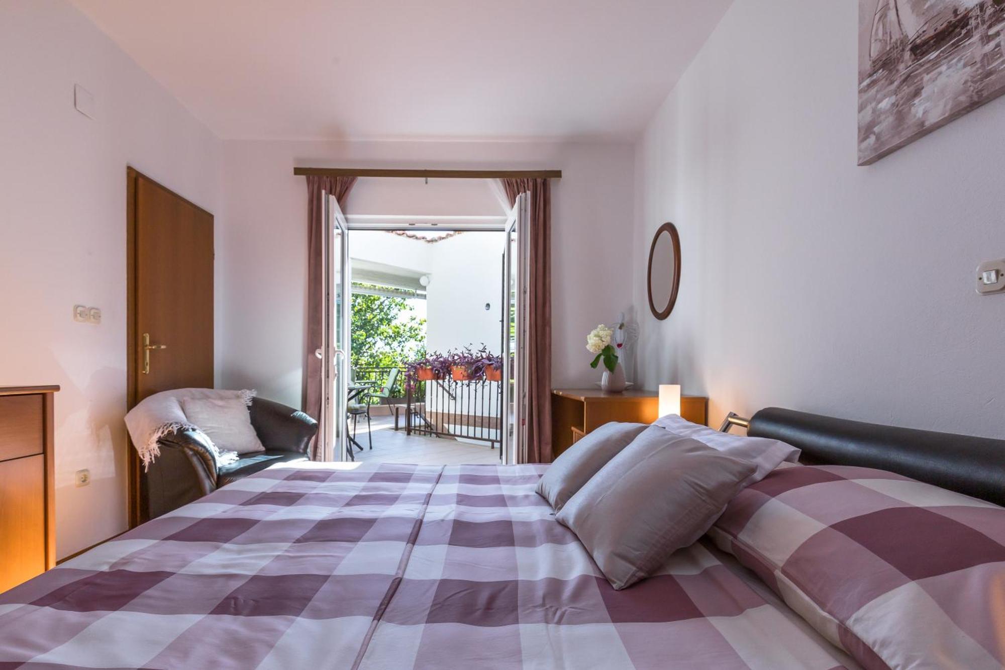 Apartmani Lovrenco Krvavica Kültér fotó